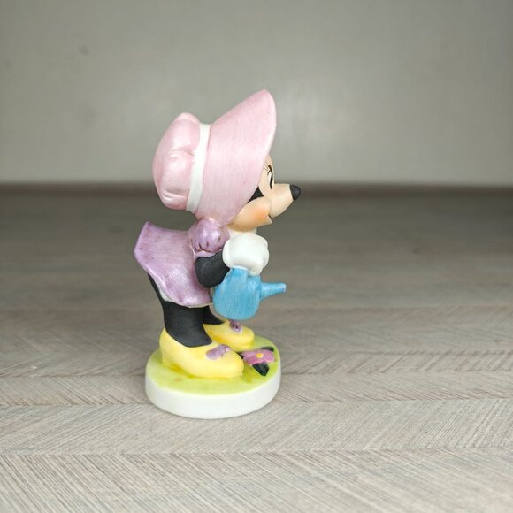 Vintage Walt Disney Minnie Mouse Ceramic Figurine With Watering Can Gardening - Picture 4 of 6